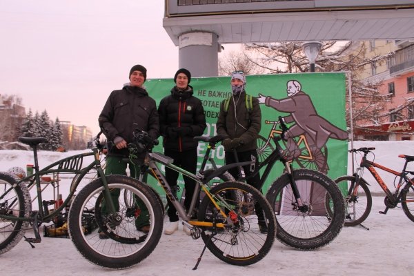Сугробы страшнее морозов. Как в Барнауле провели акцию "На работу на велосипеде"