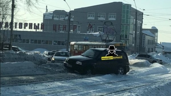 Второй трамвай за два дня попал в ДТП в Барнауле