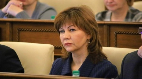 Осужденная на Алтае экс-депутат Теплова добровольно покинула "Единую Россию"