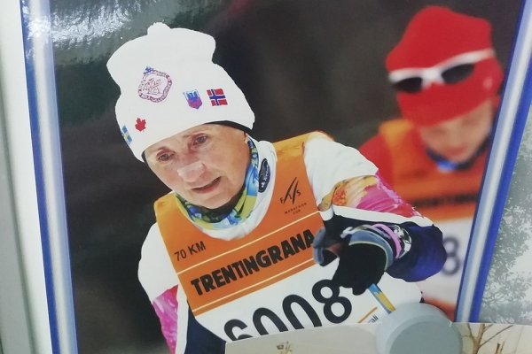 Легендарная 76-летняя спортсменка пробежит 50-километровый лыжный марафон на Алтае