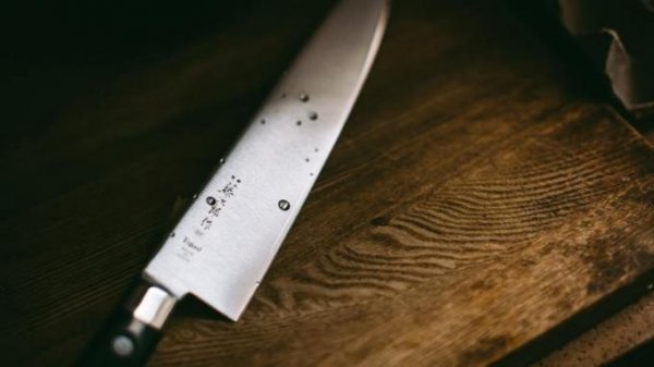 Рецидивистка из Новоалтайска всадила нож в грудь возлюбленного