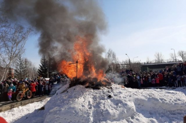 Жительница Барнаула получила ожог от горящего чучела