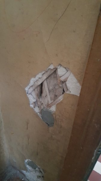 Аварийный дом на Потоке привлек внимание общественников