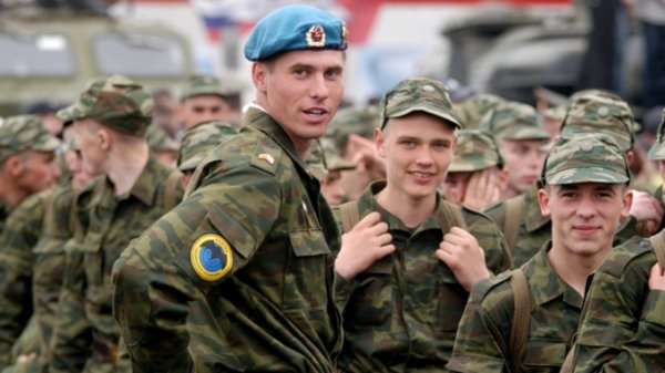 Срочникам в российской армии будут платить от двух тысяч рублей