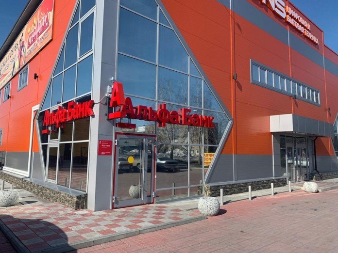 Альфа-Банк открыл обновленное отделение в ТОСЭР Линево по новому адресу