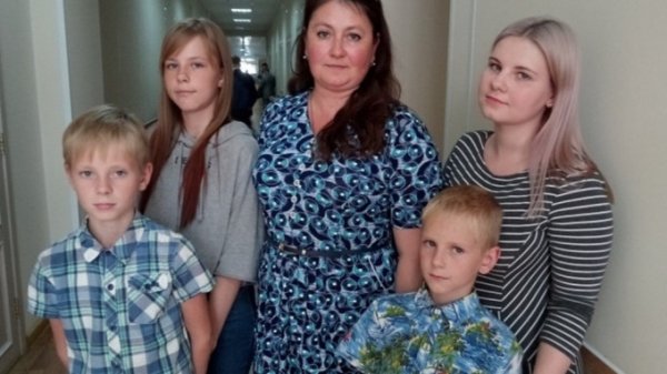 Многодетная мать из Барнаула почти два года ждет незаконно проданное банком жилье