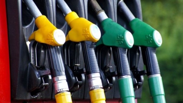 Депутат Госдумы предложил снизить цены на бензин