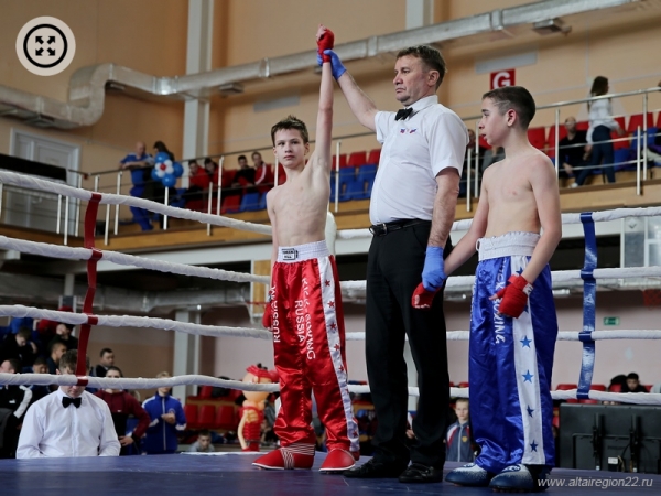 Соревнования по кикбоксингу проходят в Барнауле