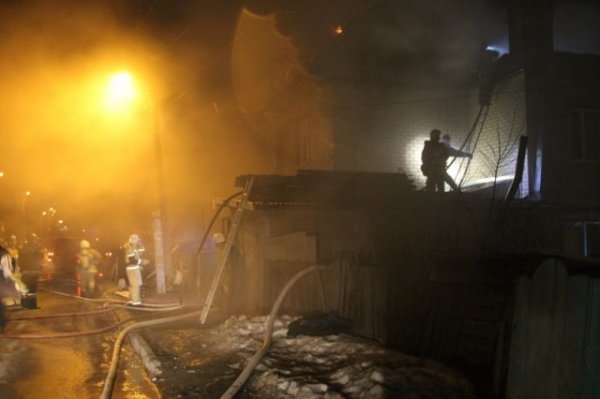 В Барнауле ночью горели два жилых дома
