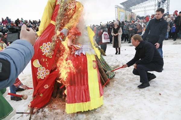 Алтайский губернатор сжег чучело и испек блины