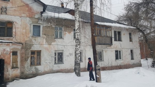 Аварийный дом на Потоке привлек внимание общественников