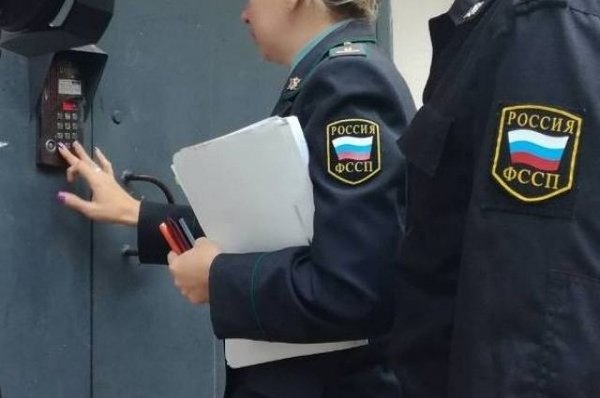 Отчаявшаяся мать поехала к властям в Москву, чтобы ей помогли вернуть ребенка