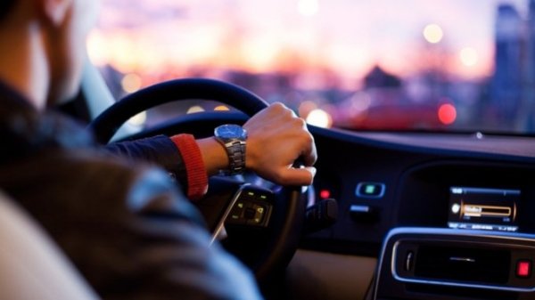 Ученые доказали, что водители дорогих машин чаще хамят на дороге