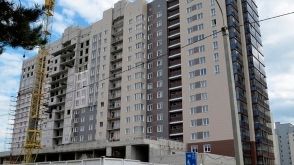 Строительство дома на Павловском тракте в Барнауле возобновят