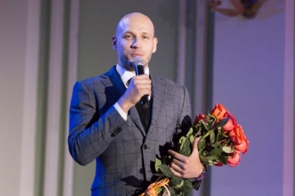 Депутат Барнаульской гордумы поздравил женщин с 8 марта