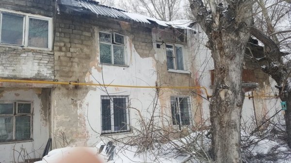 Аварийный дом на Потоке привлек внимание общественников