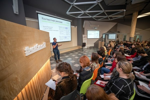 Алтайских бизнесменов научили "ловить" клиентов в интернете