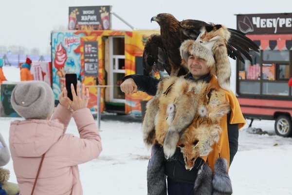 Алтайский губернатор сжег чучело и испек блины