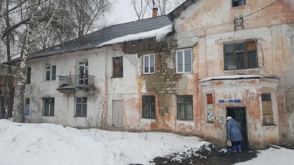 Аварийный дом на Потоке привлек внимание общественников