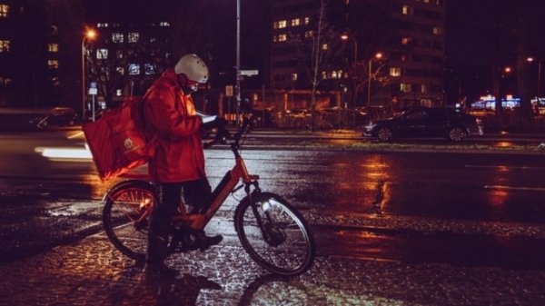 Закажи и лежи. Что можно заказать с доставкой в Барнауле, чтобы не выходить из дома?