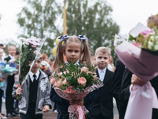 Что будут дарить детям и учителям жители Барнаула в День знаний