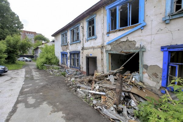 Власти Новосибирской области увеличат темпы расселения аварийных домов"/>