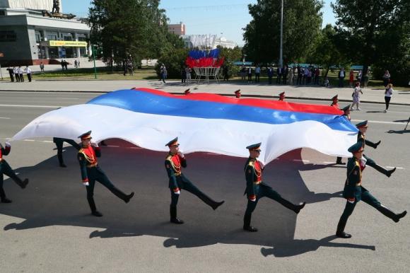 Как в Барнауле отметят День флага?
