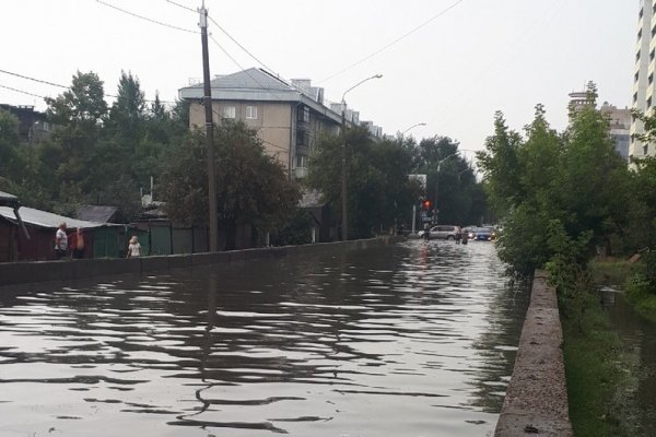 Почему дороги Барнаула затопило после сильного ливня