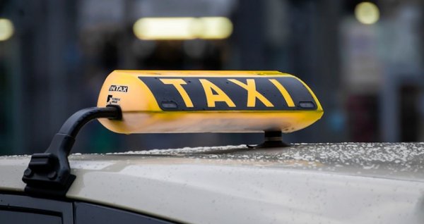 Впавшая в депрессию россиянка заплатила таксисту почти 200 тысяч за поездку