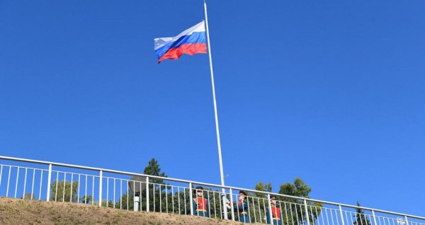 Торжественная церемония поднятия Государственного флага России прошла в Барнауле