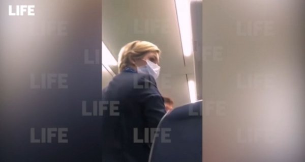 Заснул без маски: пассажира рейса Барнаул-Москва задержали за несоблюдение норм безопасности
