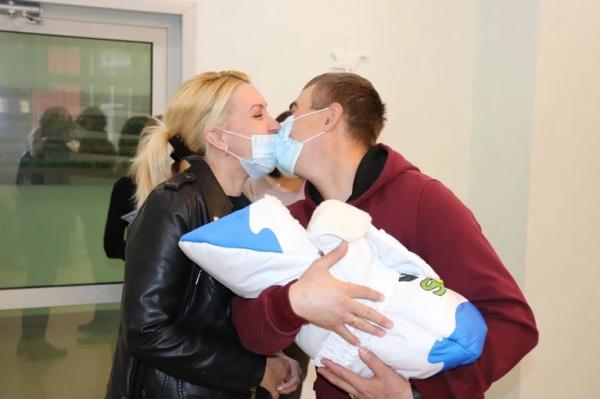 Барнаульские врачи спасли жизнь матери и её младенцу