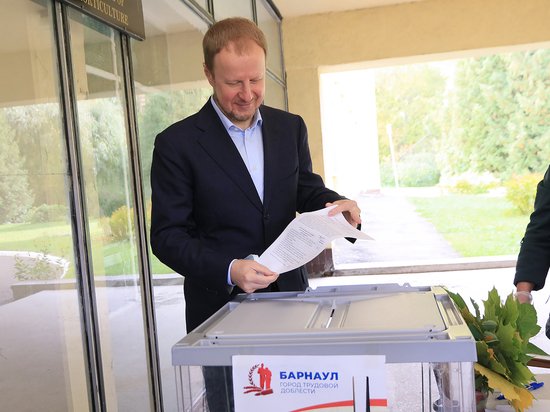 Глава региона Виктор Томенко и его супруга проголосовали на выборах