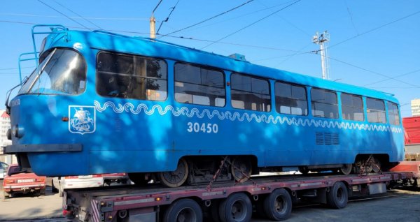 В Барнаул доставили долгожданные московские трамваи