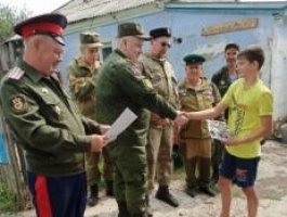 Алтайских подростков наградили за спасение 6 человек на реке