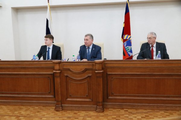 Алтайский парламент назначил сенатором единоросса Виктора Зобнева