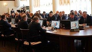 Единороссы согласились отдать оппозиции несколько портфелей в АКЗС