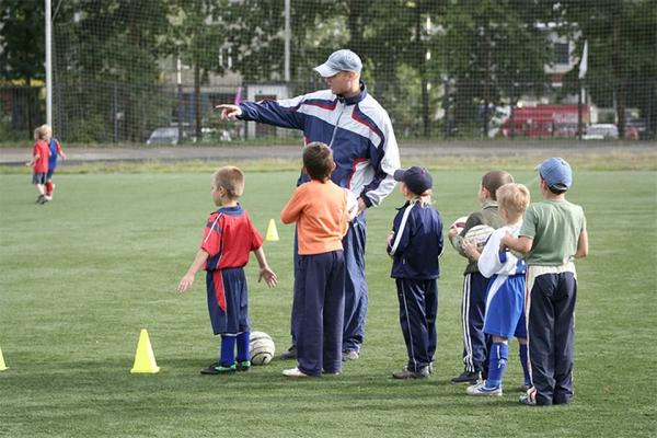 Футбол, баскетбол или бокс: спортивные секции Барнаула продолжают набор детей - KP.Ru