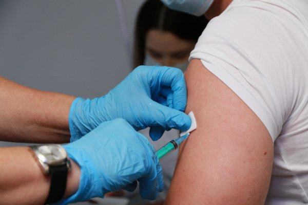Кому еще нужно будет обязательно вакцинироваться от ковида в Алтайском крае