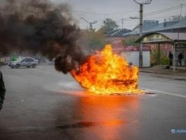 На улице Юрина сгорел внедорожник