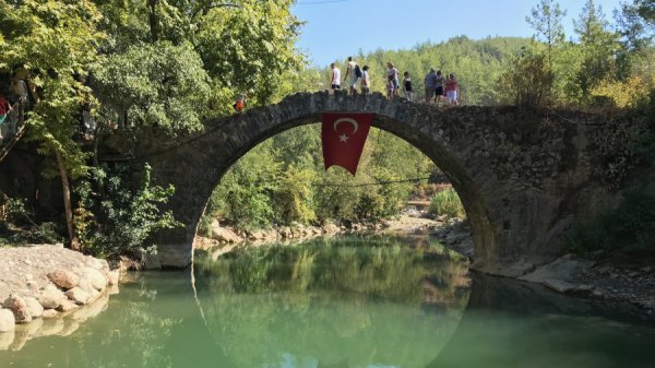 «Нужен нам берег турецкий». Как популярная у туристов страна принимает потоки отдыхающих в эпоху «короны»