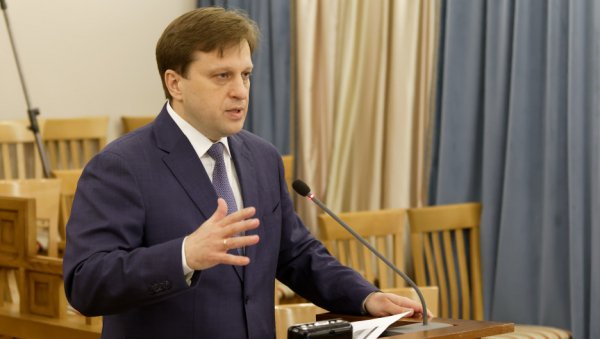 В Барнауле директор завода получил «письмо от министра» с просьбой добавить на вакцину 679 700 рублей