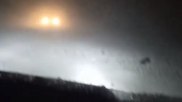 Алтайский спасатель встретил на трассе замерзшего водителя и всю ночь его согревал