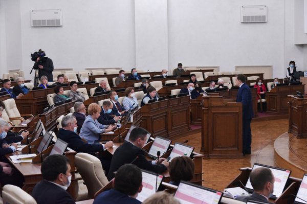 Дадут ли депутаты алтайского парламента отзывы на законопроекты о QR-кодах