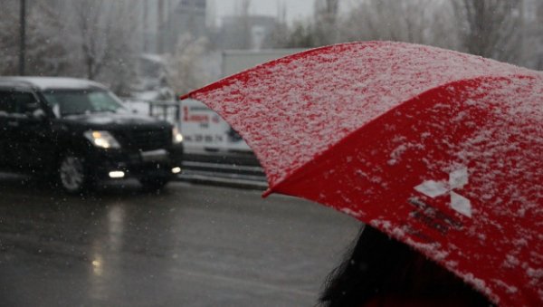 Дожди придут на смену снегопадам в начале новой рабочей недели в Алтайском крае