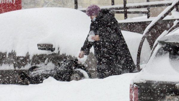Город под белым колпаком: как Барнаул выживает в условиях мощного снегопада. Фоторепортаж altapress.ru