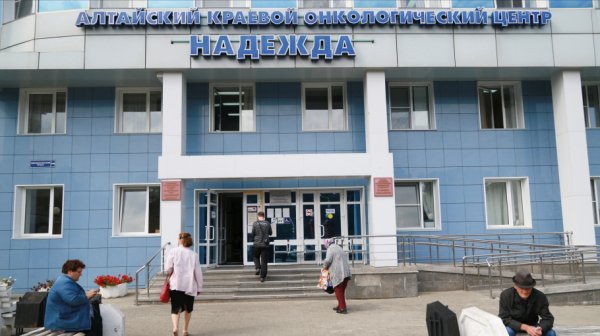 Губернатор Томенко остановил скандальную оптимизацию в алтайском онкодиспансере