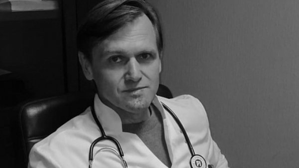 Известный российский врач-антипрививочник скончался от коронавируса