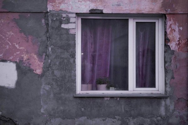 «Один из нас уже умер». Что происходит в приговоренном доме Барнаула после участия его жильцов в московском телешоу