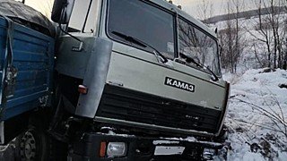 Скорая помощь и бензовоз столкнулись на улицах Барнаула